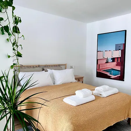 Jamies Luxury Self Serviced *