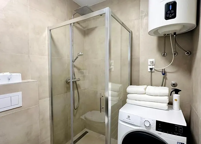 Jamies Luxury Self Serviced